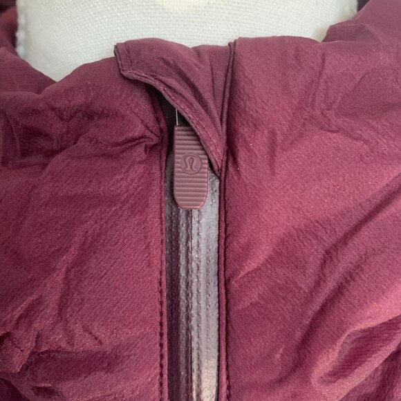 Lululemon Down For It All Jacket XS Burgundy Merlot Hooded Lightweight Warm - Picture 8 of 8
